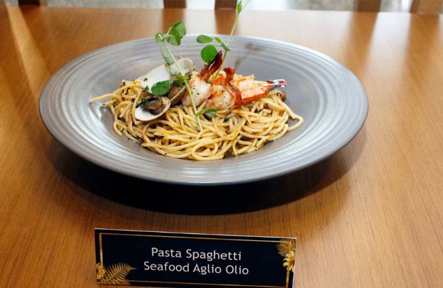 Pasta Spaghetti Seafood Aglio Olio