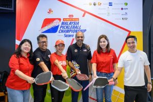 Barisan penganjur Kejohanan AmBank Pickleball 2025 bergambar bersama selepas majlis perasmian.