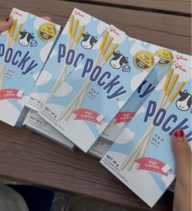 Pocky Susu dengan tekstur rangup dan salutan krim susu berkrim