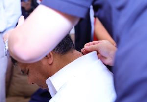 Presiden Lincoln University College, Prof. Dr. Amiya Bhaumik sedang menjalani rawatan akupunktur sempena pelancaran Belt and Road Acupuncture Station di Malaysia