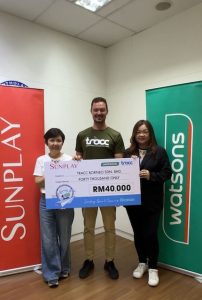 Majlis penyerahan mock cheque Sunplay kepada TRACC sempena kempen Sending Love & Care to the Ocean di Pulau Pom Pom