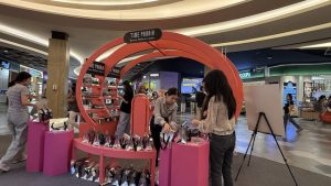 Booth Timephoria di AEON Wellness Real Beauty Fair 2025 menampilkan untuk solekan wajah seperti lip stain, lip cream, dan cushion.