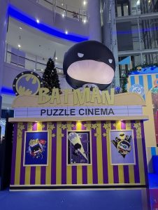 Patung inflatable gergasi DC Chibi Super Heroes sebagai tarikan utama
