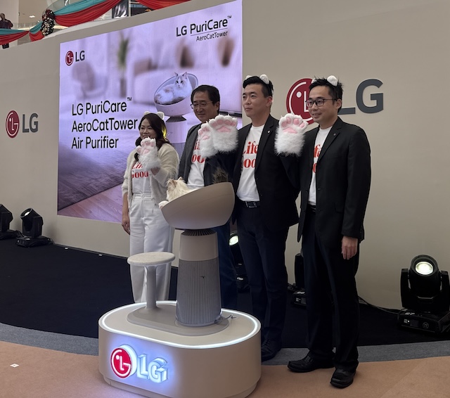LG PuriCare AeroCatTower dipamerkan di majlis pelancaran di Kuala Lumpur
