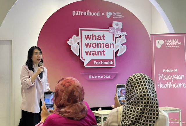 Teresa Chin berkongsi kepentingan kesedaran kesihatan wanita dalam sesi Sip & Share Pantai Hospital Kuala Lumpur