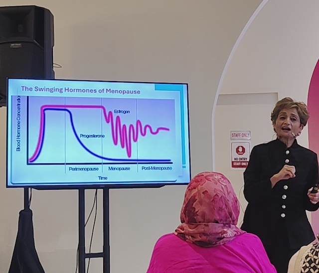 Dr Premitha Damodaran berkongsi tentang perimenopause dalam sesi Sip & Share Pantai Hospital Kuala Lumpur bersama peserta