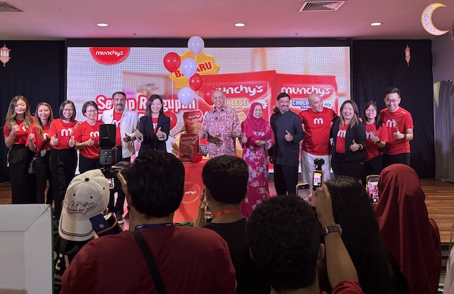 Pelancaran kraker munchys keju coklat di Mydin Subang Jaya