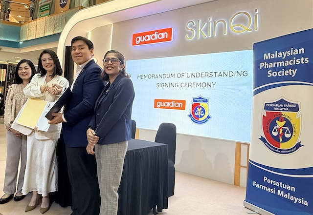 Majlis pemeteraian MoU antara guardian Malaysia dan Persatuan Farmasi Malaysia untuk kepakaran dermatologi
