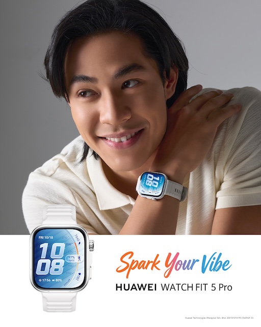 Meerqeen memperagakan HUAWEI WATCH FIT 5 Series di Malaysia