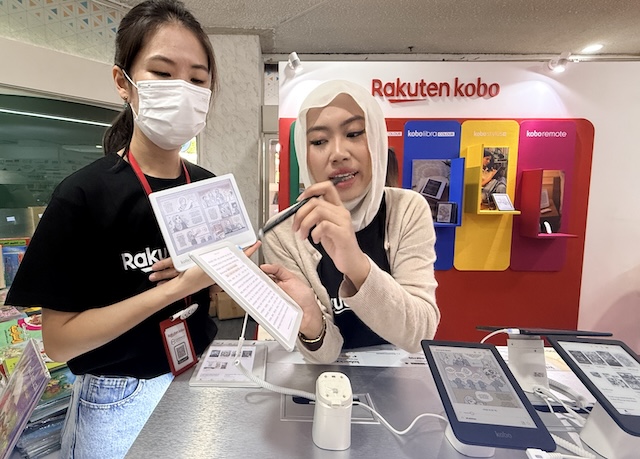 Rakuten Kobo di KLIBF 2026 memperkenalkan eReader moden seperti Kobo Libra Colour di World Trade Centre Kuala Lumpur
