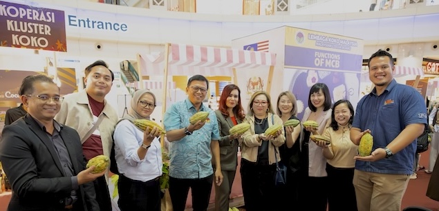 Group photo at the Curve during Malaysia Choco Fest launch with Lembaga Koko Malaysia, Tourism Selangor and Cadbury representatives