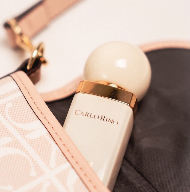 Carlo Rino The One perfume dengan haruman floral woody musk