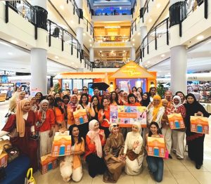 Pengamal media, KOL dan bloggers menghadiri majlis pelancaran mannings guardian di Sunway Pyramid bersama wakil guardian Malaysia.
