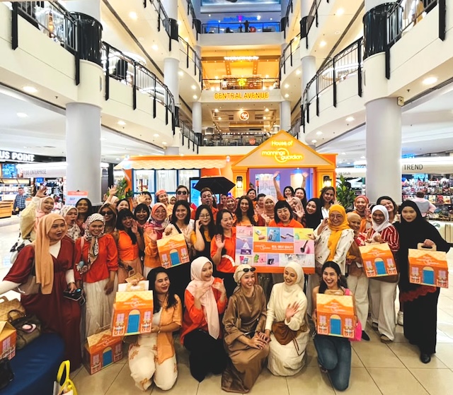 Pengamal media, KOL dan bloggers menghadiri majlis pelancaran mannings guardian di Sunway Pyramid bersama wakil guardian Malaysia.