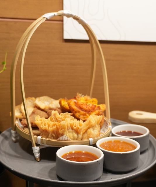 Aneka kudapan Malaysian Delicacies Platter