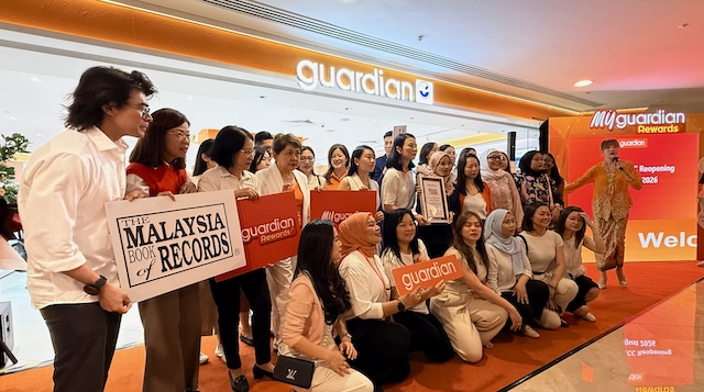 MYguardian Rewards menerima pengiktirafan Malaysia Book of Records