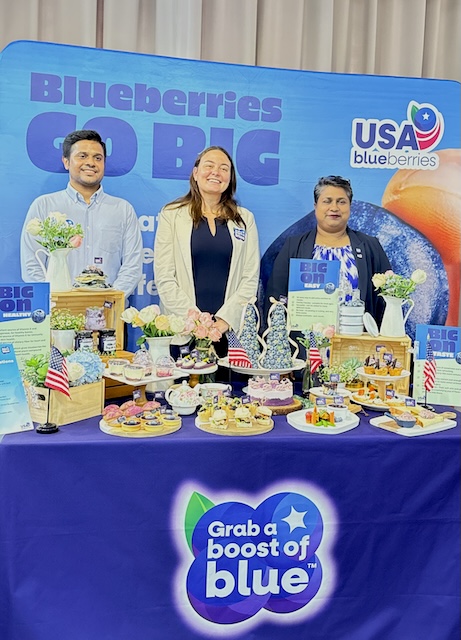 Tetamu bergambar di acara Blueberries GO Big di TCH Foodworks