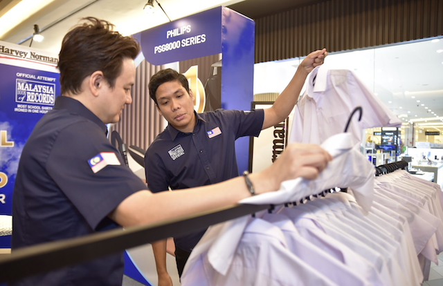 Jurucakap Malaysia Book of Records Megat Faris Megat Muzzafar Shah mengiktiraf rekod Philips PerfectCare Steam Generator