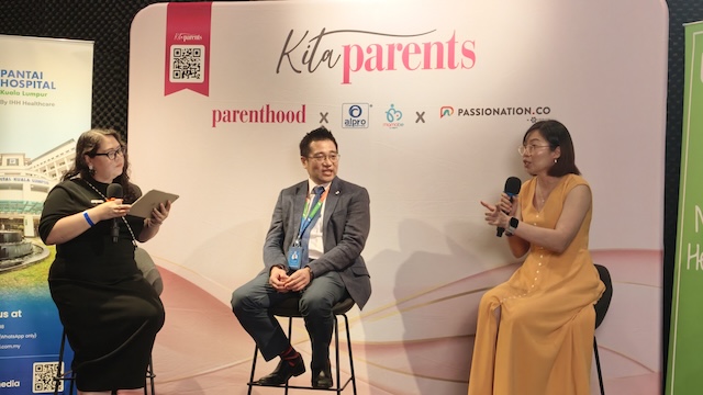 Dr Raymond Lim dan Dr Lim Sue Wen, panel forum Before We Bloom di Pantai Hospital Kuala Lumpur