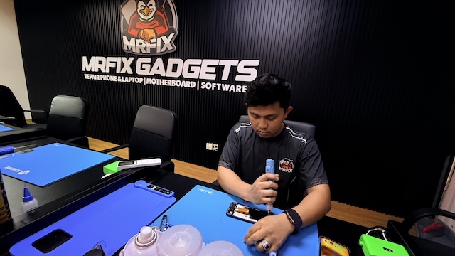 Servis repair telefon di MRFIX Gadgets Saujana Utama