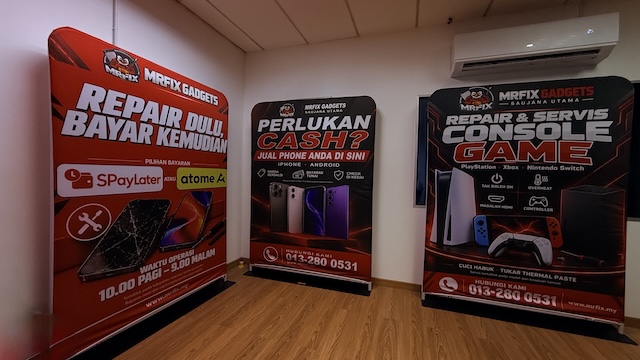 Poster MRFIX Gadgets mengenai pilihan pembayaran, jual telefon terpilih dan servis console game