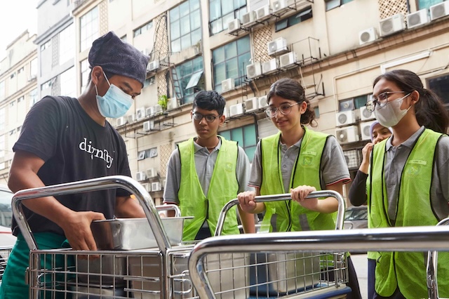 enghantaran makanan untuk kanak-kanak melalui Daily Meals Programme Dignity